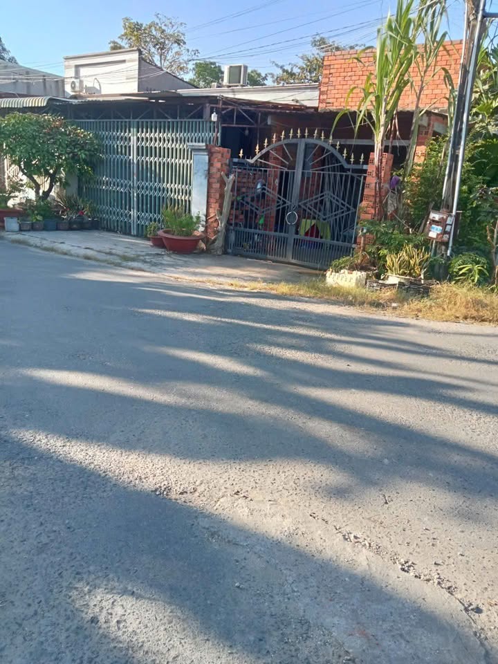 Nhà góc 2 mặt tiền đường Nguyễn Hữu Thọ, Tây Ninh, 170m² giá 2.45 tỷ - Cơ hội đầu tư sinh lời!