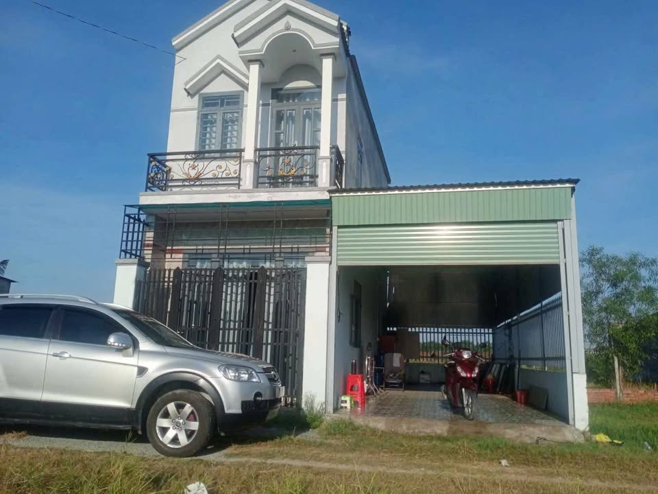 Nhà phố 96m² tại Mỹ Hạnh Bắc, Đức Hòa - Giá 1.8 tỷ - Không thể bỏ lỡ!