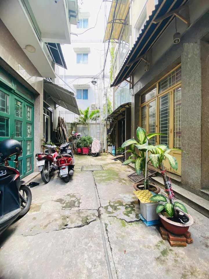 Nhà 4 tầng mới xây 25m² tại Lý Thái Tổ, Q3 - Chỉ 6,2 tỷ, sổ đỏ chính chủ!