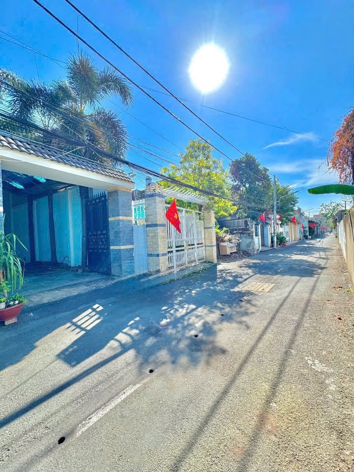 Nhà cho thuê Tân Phong Biên Hòa 210m² giá 4 triệu - Sân xe hơi thoáng mát!