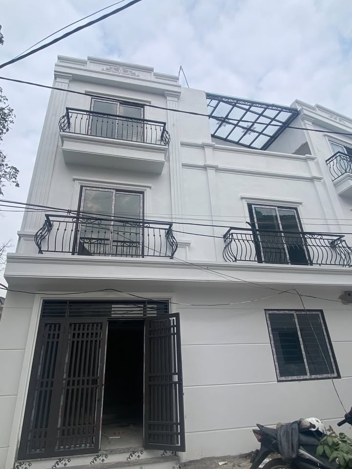 Nhà 3 tầng Trưng Trắc, Văn Lâm, Hưng Yên 43m² giá 2.85 tỷ - Ô tô đỗ cửa, sẵn sàng vào ở!