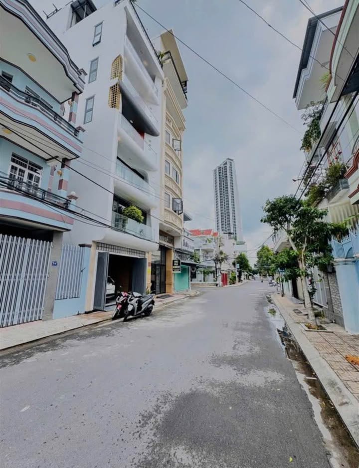 Nhà phố 7 tầng đường Phạm Ngọc Thạch Nha Trang 75m² giá 20 tỷ - Gần biển chỉ 500m!