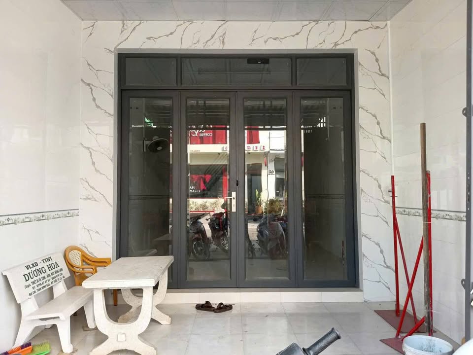 Nhà mới xây đường Lý Thái Tổ, Long Xuyên 75m² giá 3.95 tỷ - Thích hợp kinh doanh!