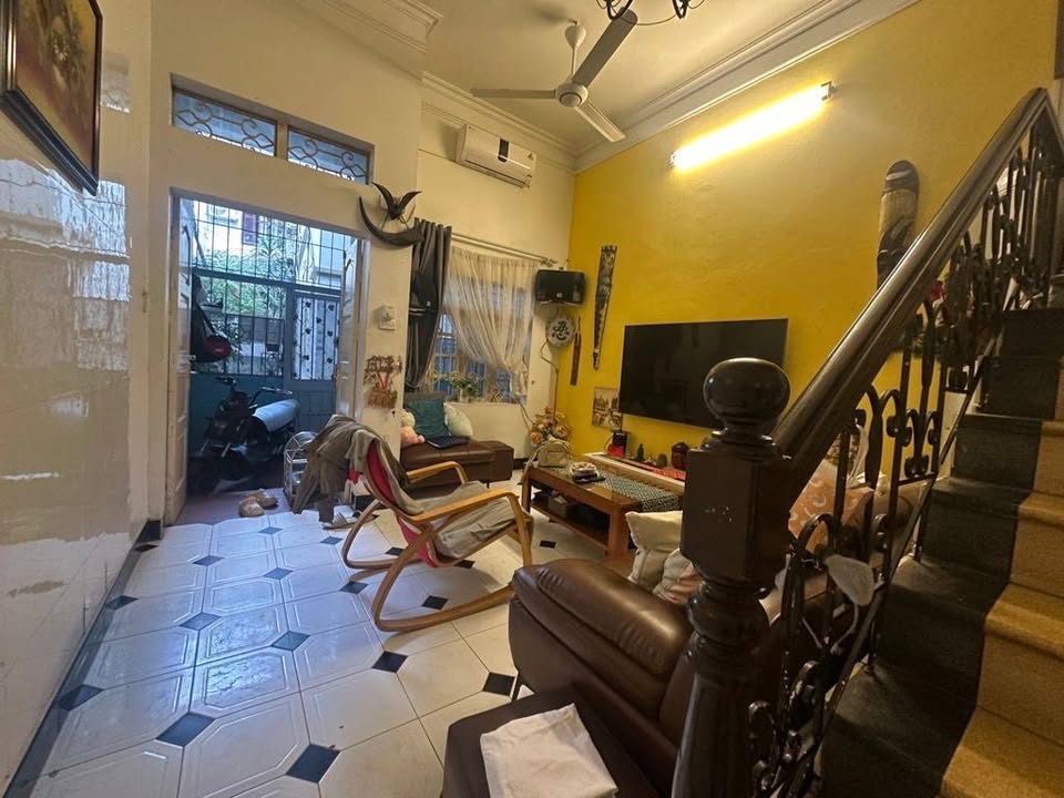 Nhà riêng Hoàng Hoa Thám, Ba Đình 45m² giá 11 tỷ - Mặt tiền rộng, ở ngay!