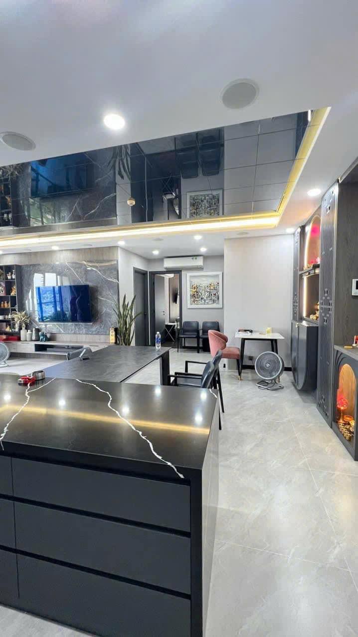 Căn hộ The GoldView Quận 4 133m² giá 30 triệu - Sở hữu 2 ban công thoáng đãng!