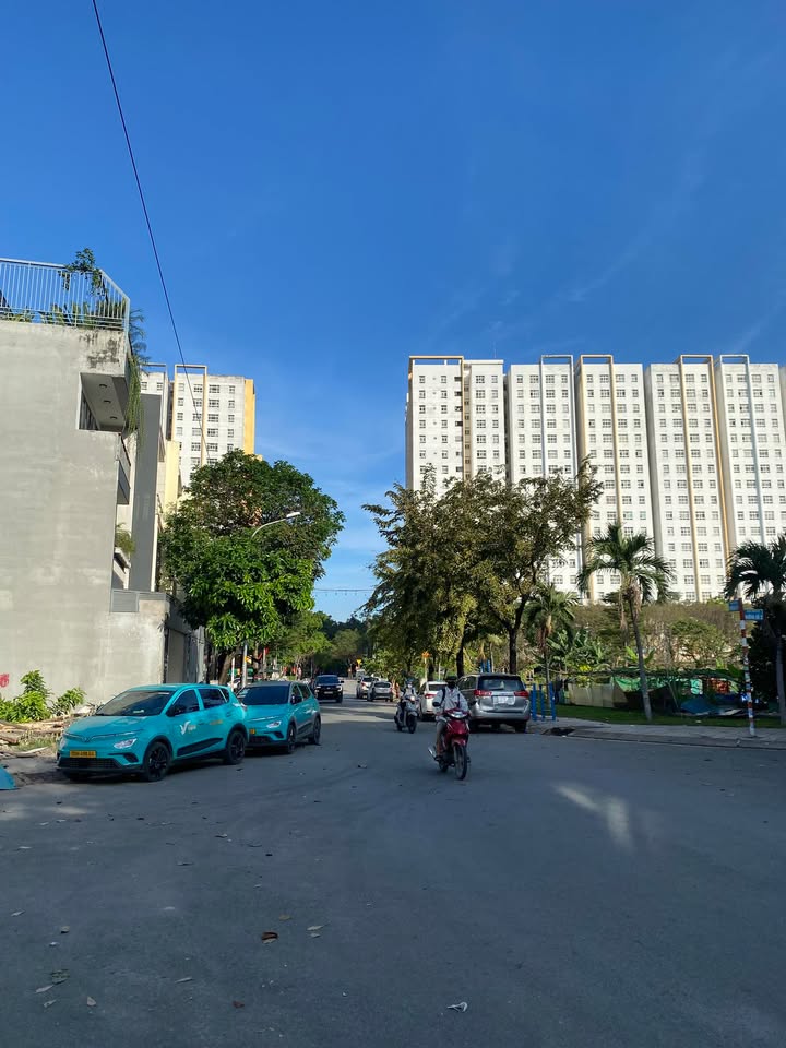 Nhà riêng Thủ Đức 141m² giá 13.9 tỷ - Thiết kế hiện đại với thang máy!