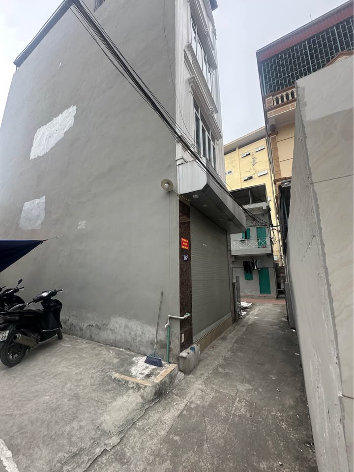 Nhà phố Xốm, Hà Đông 43m² giá 7 tỷ - Lô góc, ô tô vào nhà!