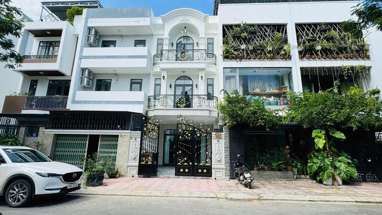 Nhà đẹp 3 tầng KĐT Hà Quang 2 Nha Trang 100m² giá 11.9 tỷ - Full nội thất, thang máy
