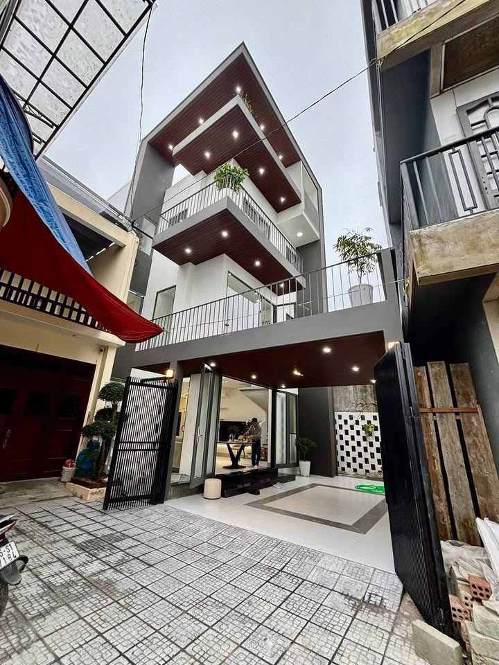 Nhà 4 tầng kiệt 131 Hàn Mặc Tử, Huế 101m² giá 4.55 tỷ - Đầu tư Homestay tuyệt vời!