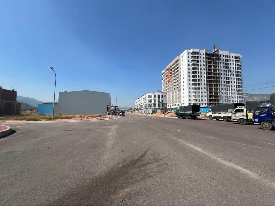 Đất mặt tiền Khu Đô Thị Long Vân, Quy Nhơn 100m² giá 2.25 tỷ - Cơ hội đầu tư hấp dẫn!
