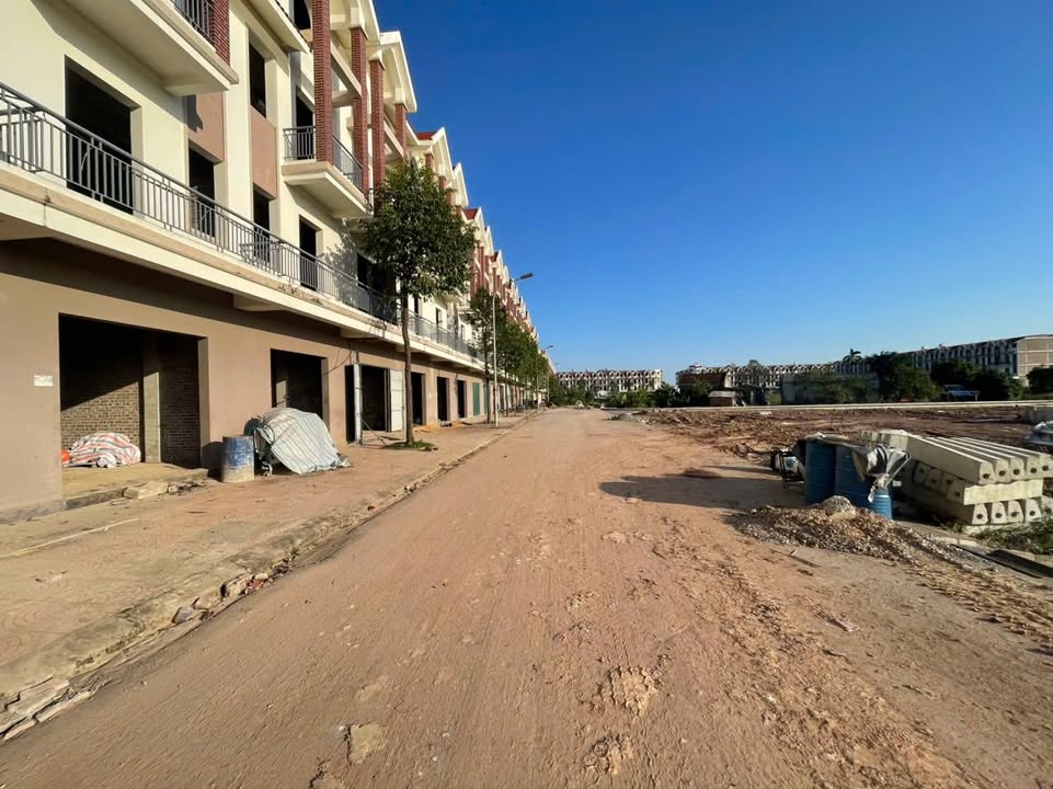 Townhouse Vạn Phúc Từ Sơn 76m² giá 5 tỷ - Hướng Đông Nam, View hồ nội khu!