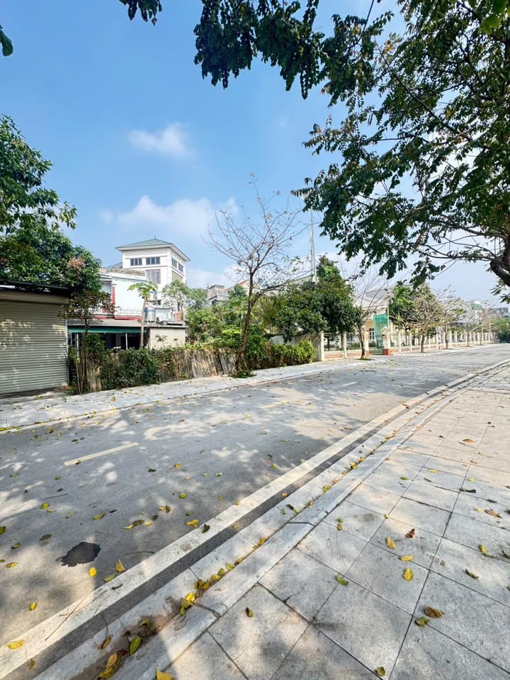 Đất nền siêu VIP đường Hùng Vương, Vĩnh Yên 98m² giá 3.4 tỷ - Vị trí đắc địa gần hồ