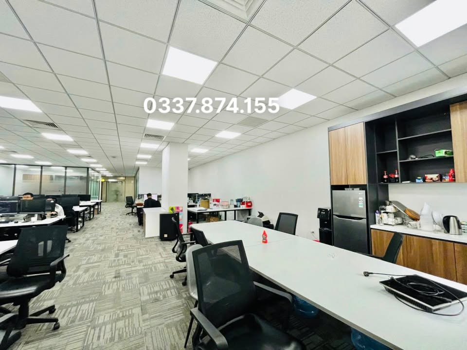 Văn phòng cho thuê 250m² Nguyễn Xiển, Thanh Xuân chỉ 32 triệu/tháng - Vị trí đắc địa, sẵn sàng vào làm việc!