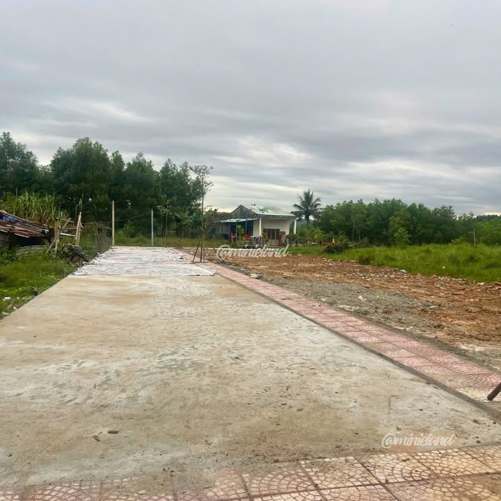 Đất nền Hòa Tiến Đà Nẵng 133.5m² giá chỉ 1.1 tỷ - Đầu tư an toàn!