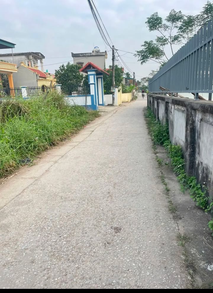 Bán đất thôn 12 Khánh Trung, 151m² giá 800 triệu - Đường ô tô, dân cư đông đúc!