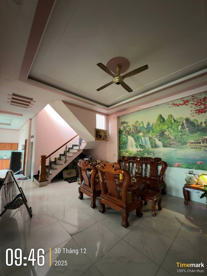 Nhà trệt lầu đẹp tại Dĩ An 121,7m² giá thỏa thuận - Khu dân cư an ninh!