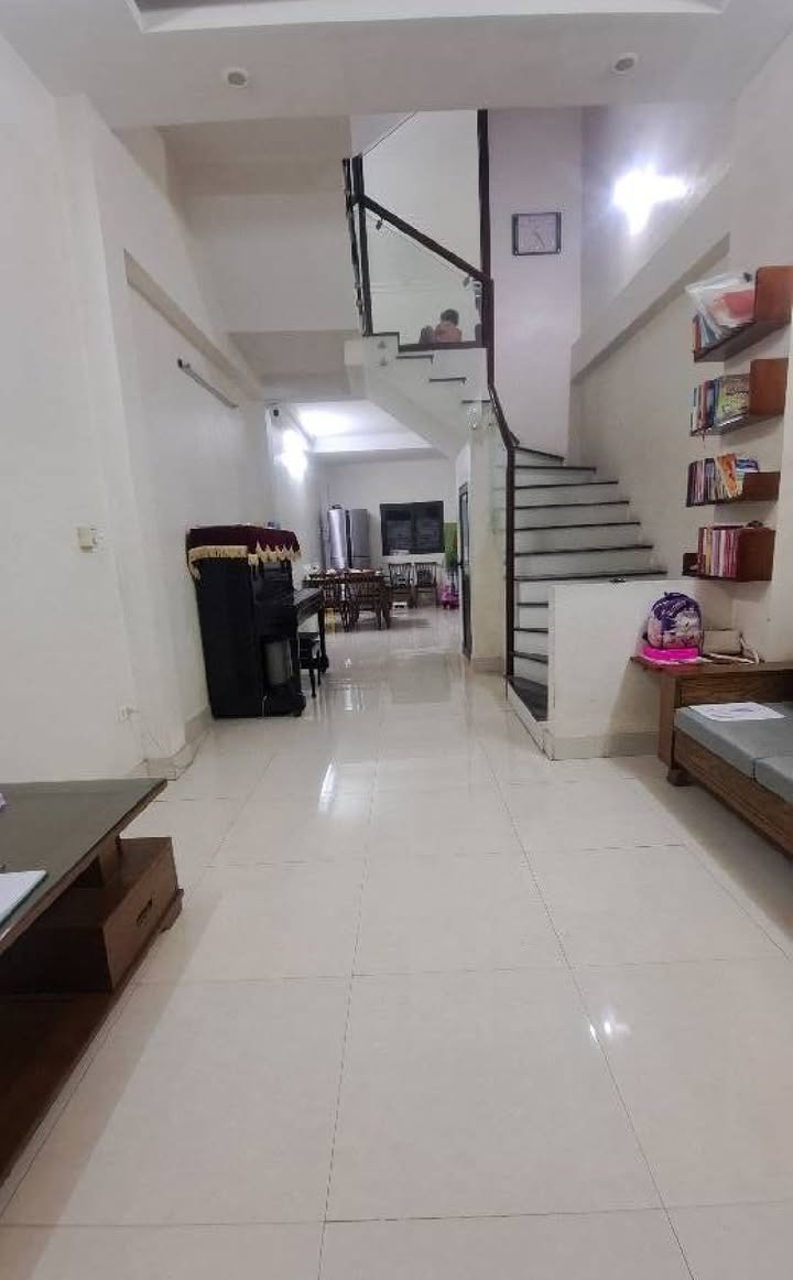 Nhà riêng Thạch Bàn - 50m² giá 7.8 tỷ - Ô tô đỗ cửa, gần trường học!