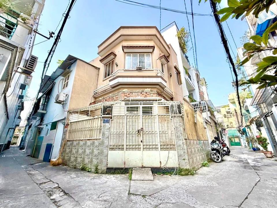 Nhà 2 tầng lô góc Đoàn Thị Điểm, Phú Nhuận 42m² chỉ 6.45 tỷ - An ninh, tiện ích đầy đủ!