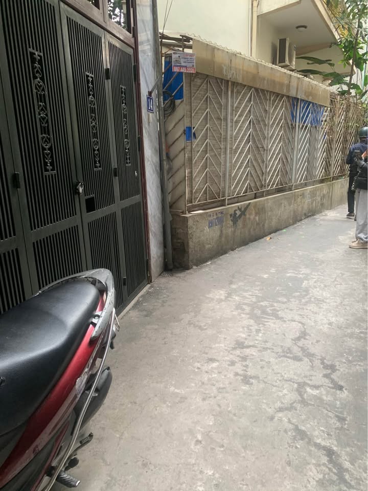 Nhà 3 tầng đẹp phường Đức Giang Long Biên 30m² giá 5 tỷ - Không quy hoạch, giao dịch ngay!