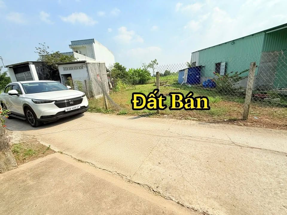Đất thổ cư 300m² tại Ấp 3B, Bến Lức, Long An - Giá chỉ 1.2 tỷ giảm gấp!