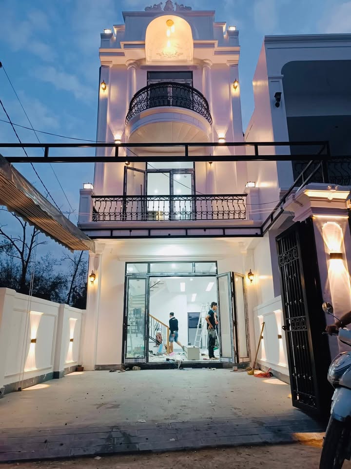 Nhà 3 tầng Tân Cổ Điển tại Phú Thượng, Huế 102m² giá 3.39 tỷ - Full nội thất, đầu tư sinh lời!