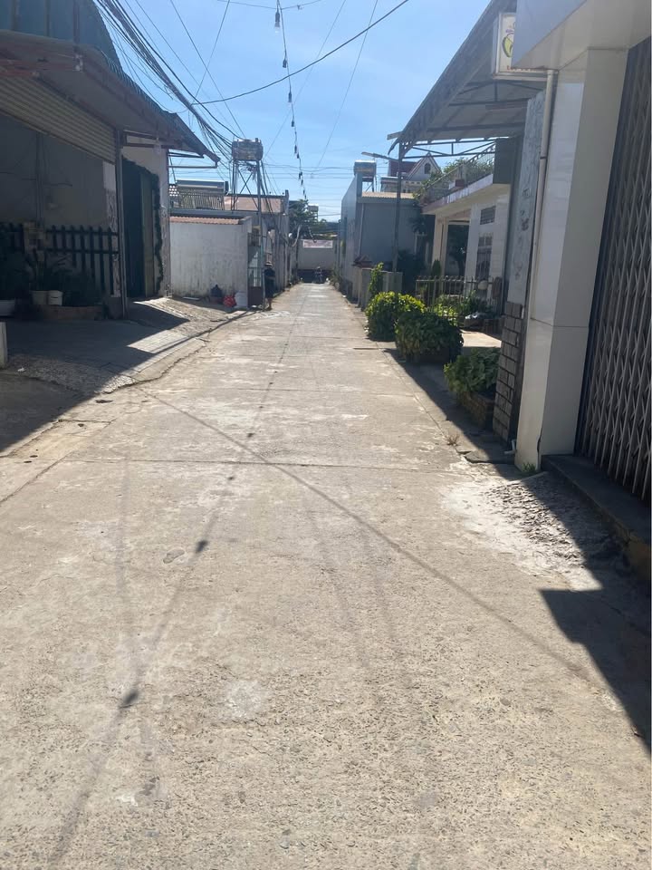 Nhà bán tại xã Lạc Lâm, Đơn Dương 75m² giá 225 triệu - An ninh tốt, tiện ích đầy đủ!