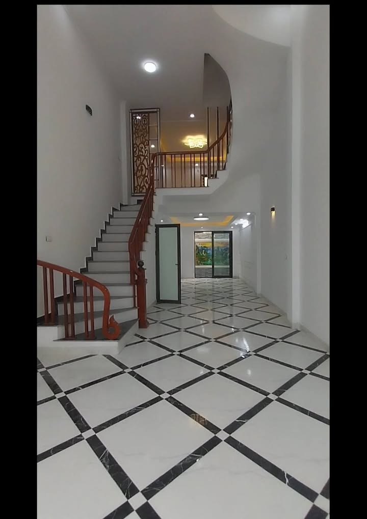 Nhà 5 tầng Vĩnh Quỳnh 50m² giá 7 tỷ - Ô tô vào tận nhà!