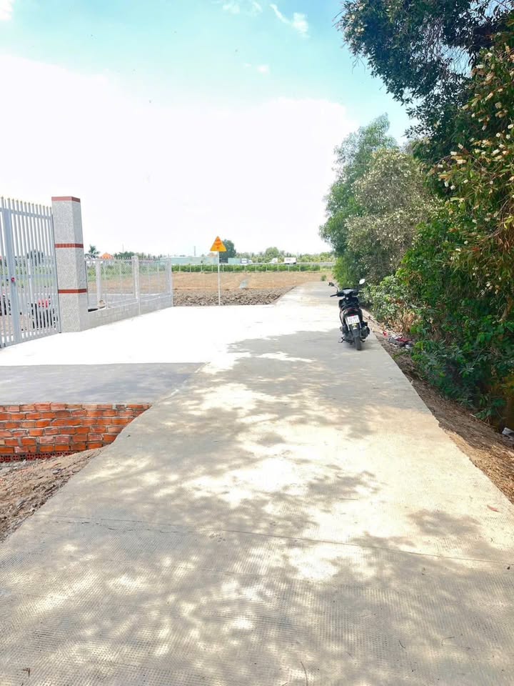 Cần bán nhà vườn ấp 6, Thạnh Đức, Bến Lức 1240m² giá 2.999 tỷ - Không thể bỏ lỡ!