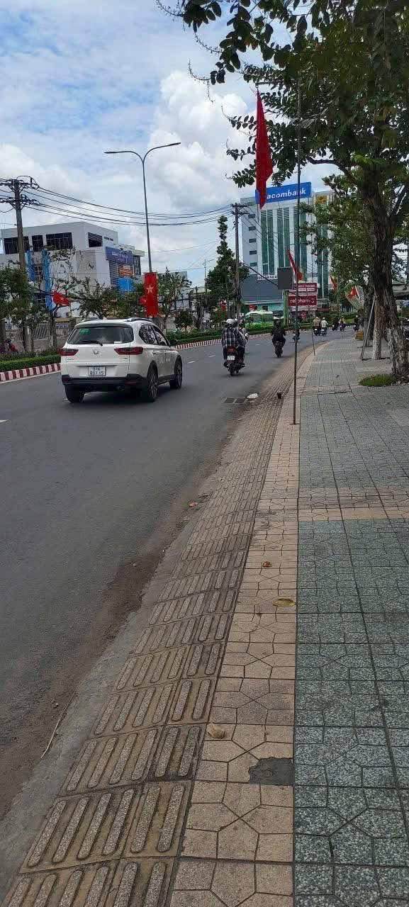 Nhà phố Bến Tre 300m² giá 17.5 tỷ - Đầu tư sinh lời ngay!