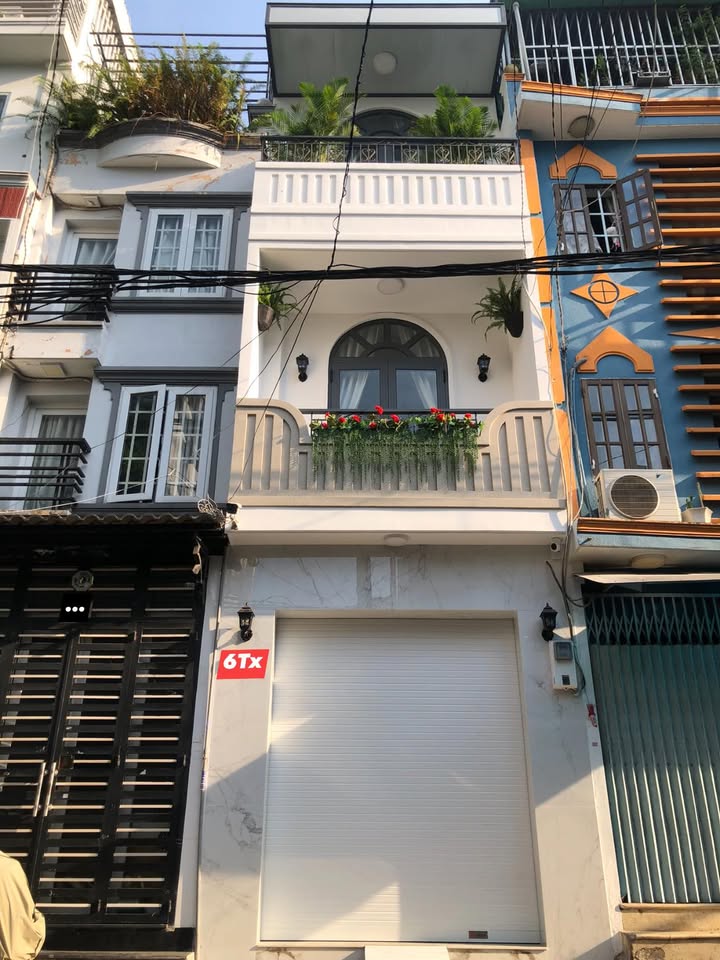 Nhà CMT8 Phường 15 Quận 10 24m² giá 6 tỷ - Sẵn sàng vào ở ngay!