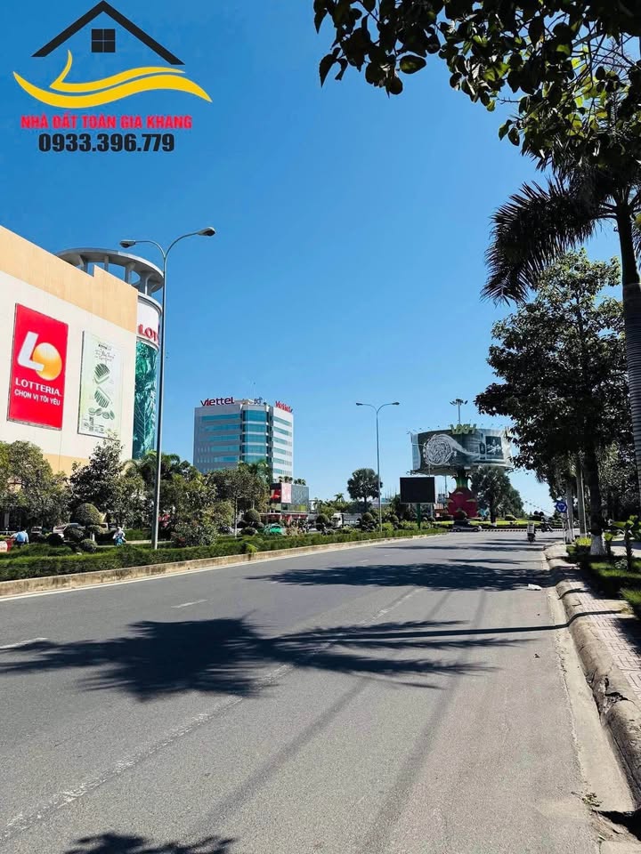 Nhà 1 trệt 2 lầu Hùng Vương Phan Thiết 100m² giá 10.5 tỷ - Vị trí đắc địa, kết nối thuận lợi!