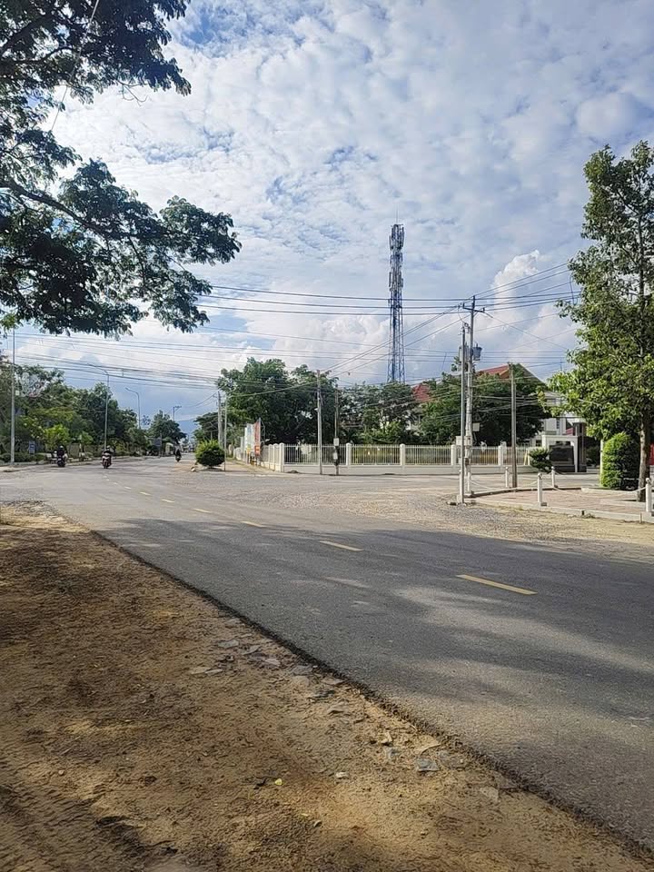 Đất thổ cư 300m² tại Hàm Liêm, giá 1.7 tỷ - Đầu tư sinh lời ngay!