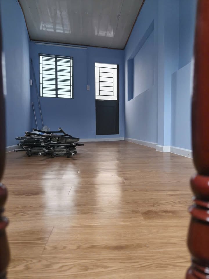 Nhà nguyên căn Quận 1 đường Hòa Mỹ 2 tầng giá 12 triệu - Nhà mới, thoáng đãng!