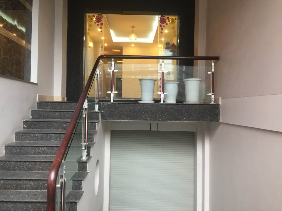 Cho thuê mặt bằng kinh doanh tại Đê La Thành Nhỏ, Đống Đa - Diện tích 240m², giá 20 triệu/tháng - Thích hợp cho nhiều loại hình kinh doanh