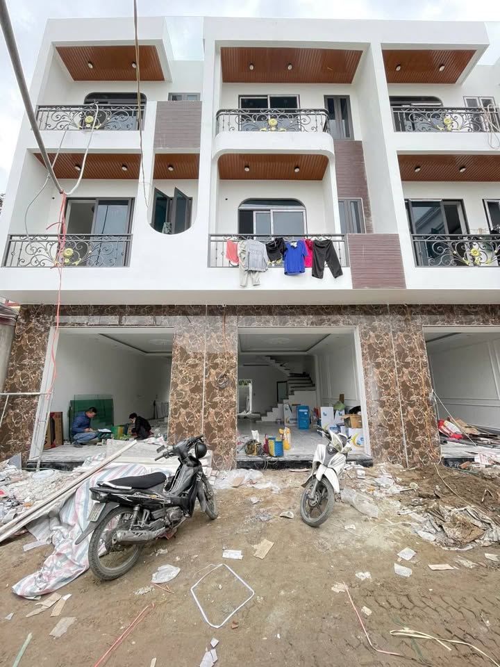 Nhà 3 tầng Hồng Thái 71m² giá 2.65 tỷ - Kết nối giao thông thuận tiện!