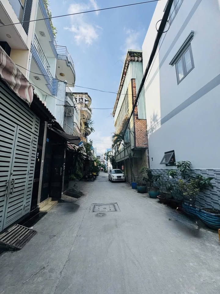 Nhà 2 Tầng Võ Văn Kiệt 75m² giá 7.5 tỷ - Ô tô ngủ nhà, hẻm thông thoáng!