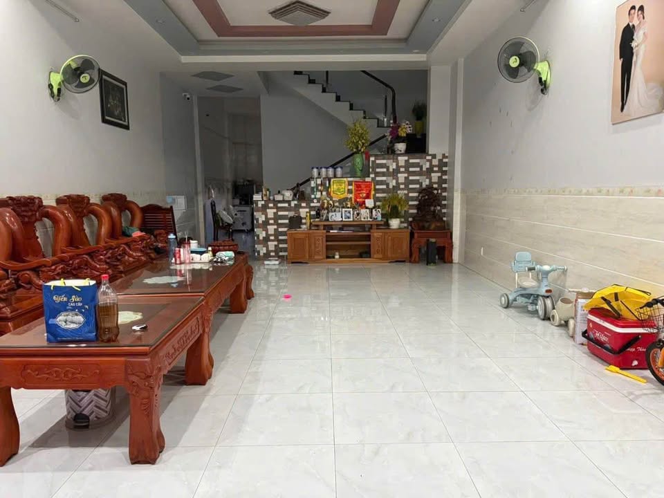 Nhà cho thuê mặt tiền đường Phú Riềng Đỏ, 3 tầng, đầy đủ nội thất cao cấp