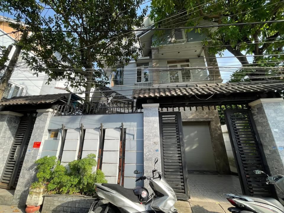 Nhà bán Tân Thới Nhì Hóc Môn 120m² giá 5.5 tỷ - Đầy đủ tiện ích xung quanh!