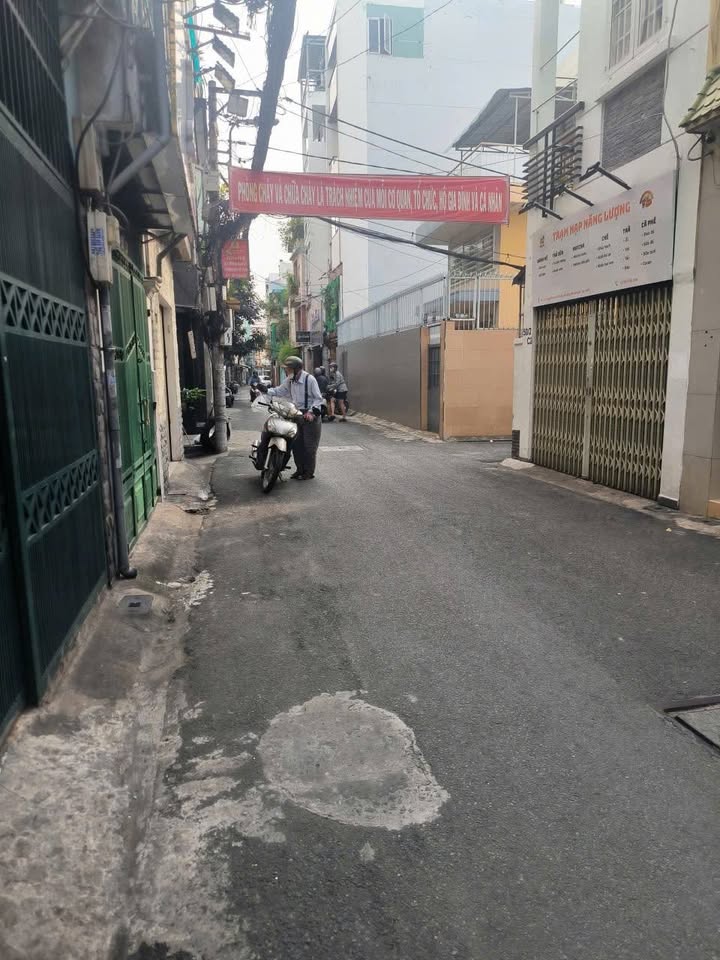 Nhà bán Phú Nhuận 51m² giá 9.75 tỷ - Đầu tư sinh lời ngay!