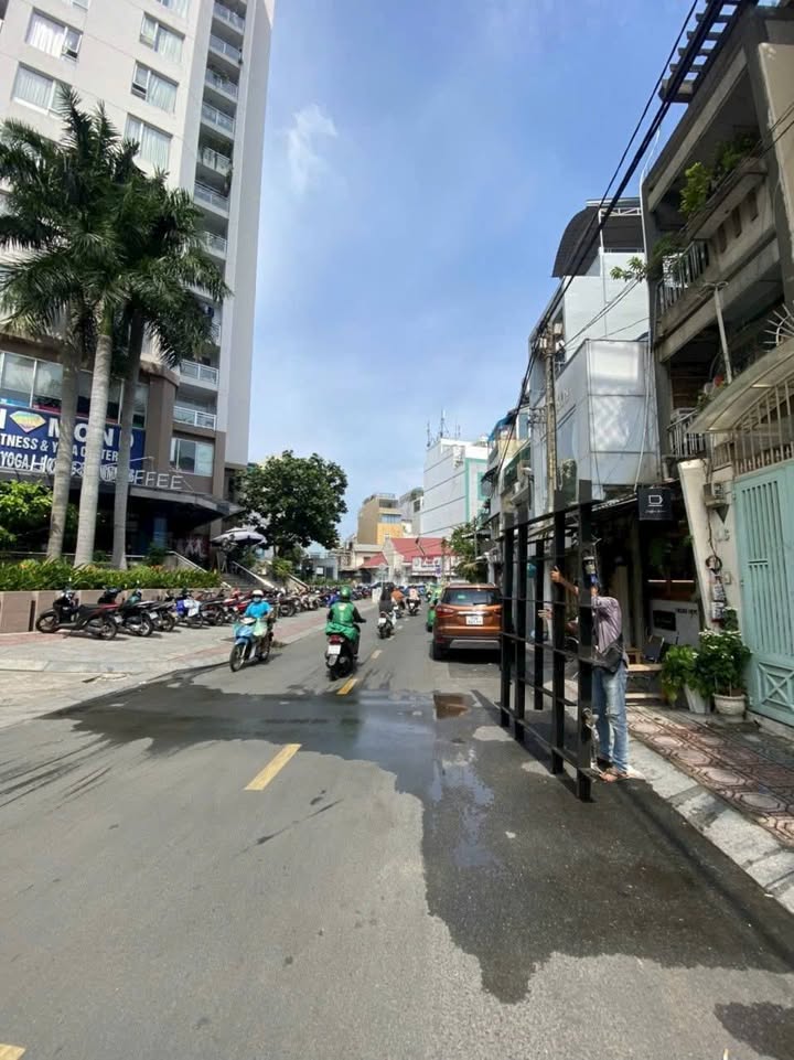 Nhà 2 mặt tiền Nguyễn Văn Nguyễn, Quận 1, 88m² giá 28 tỷ - Đầu tư sinh lời tuyệt vời!