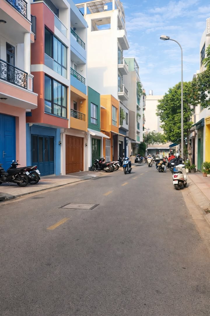 Nhà phố Bàu Cát Tân Bình 117m² giá 17.96 tỷ - Thiết kế nội thất cao cấp, sẵn sàng vào ở!