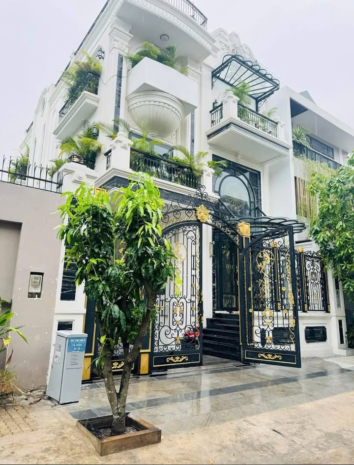 Biệt thự Townhouse Bình Thạnh 185m² giá 39.5 tỷ - Full nội thất sang trọng, hồ bơi và thang máy!
