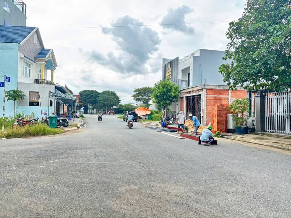 Đất nền KDC Hưng Gia Bến Lức 120m² giá 4.1 tỷ - Sổ hồng chính chủ