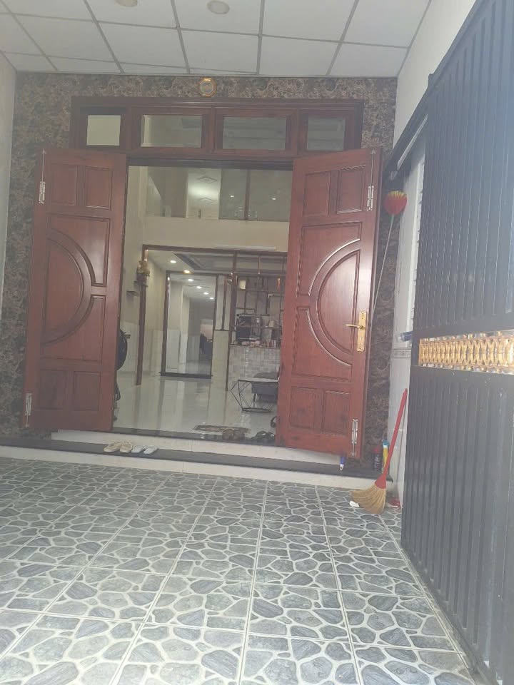 Nhà phố Tân Hiệp Hóc Môn 126m² giá 4 tỷ - Phong thủy tốt, thương lượng ngay!