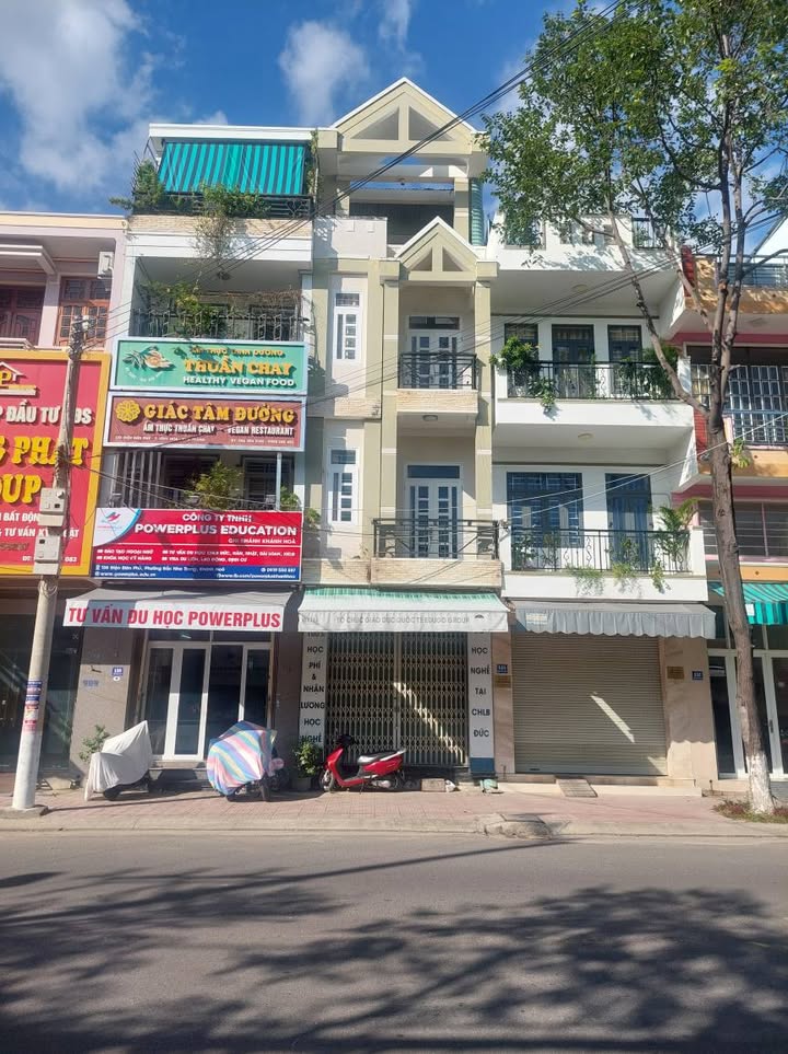 Cho thuê nhà 3 tầng mặt tiền Điện Biên Phủ, Vĩnh Hòa, Nha Trang giá 11 triệu - Phù hợp kinh doanh và ở ngay!