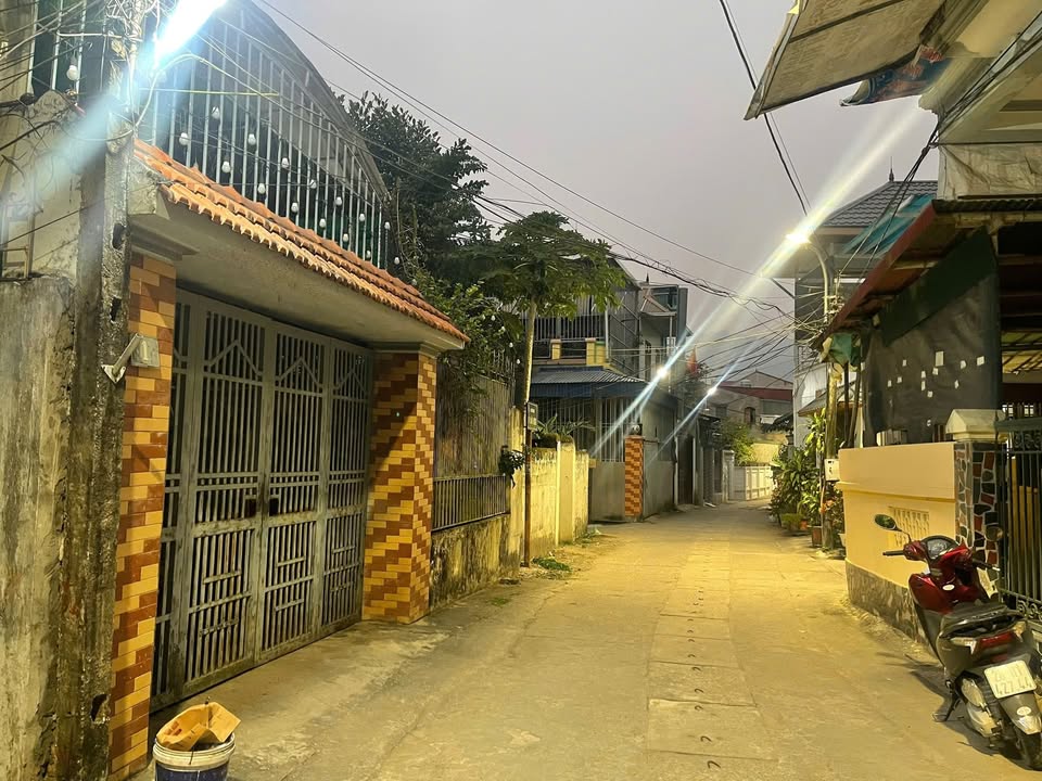 Nhà 3 Tầng Phường Dân Chũ, Hòa Bình 80m² - Thiết kế hiện đại, sổ đỏ chính chủ!