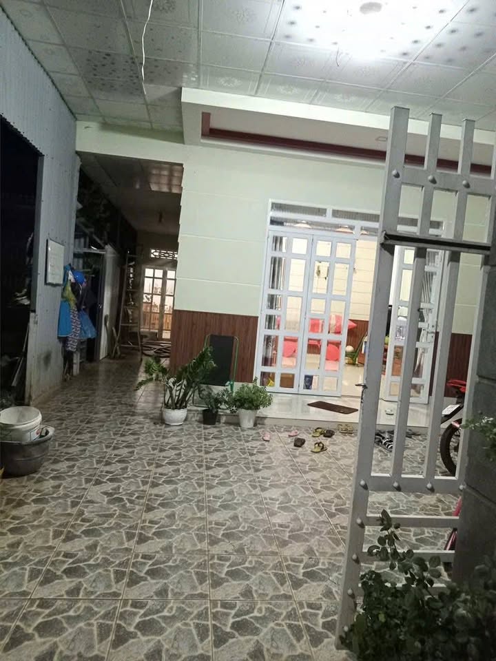 Nhà hẻm 876 Nguyễn Văn Cừ, Bảo Lộc 375m² chỉ 2.6 tỷ - Sân đậu ô tô thoải mái!