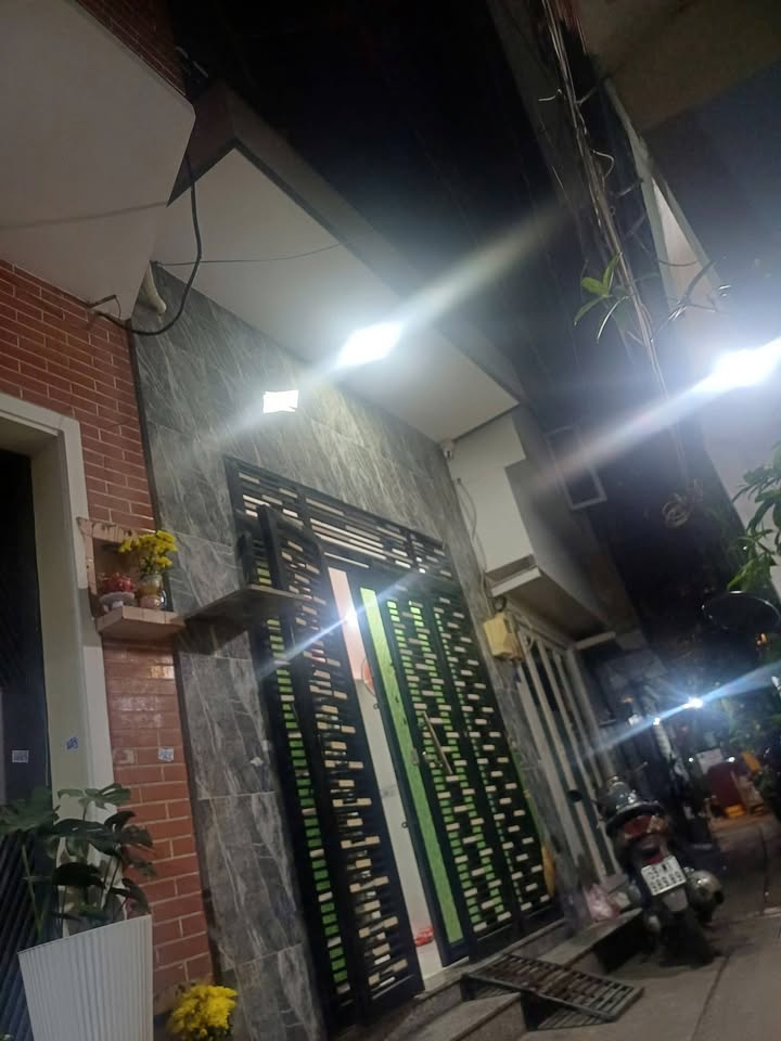 Nhà cho thuê quận 11 đường Lạc Long Quân 32m² giá 7.5 triệu - Không thể bỏ lỡ!