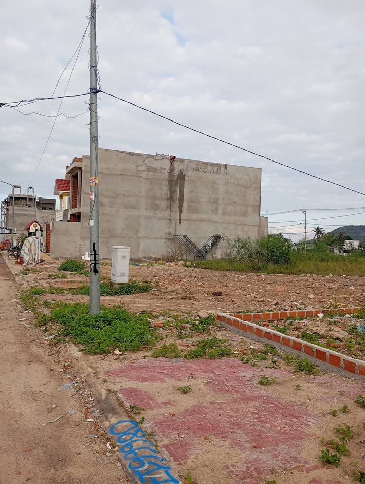 Đất đấu giá khu cây xăng 28, Quy Nhơn 100m² giá 2.8 tỷ - Sổ hồng chính chủ!