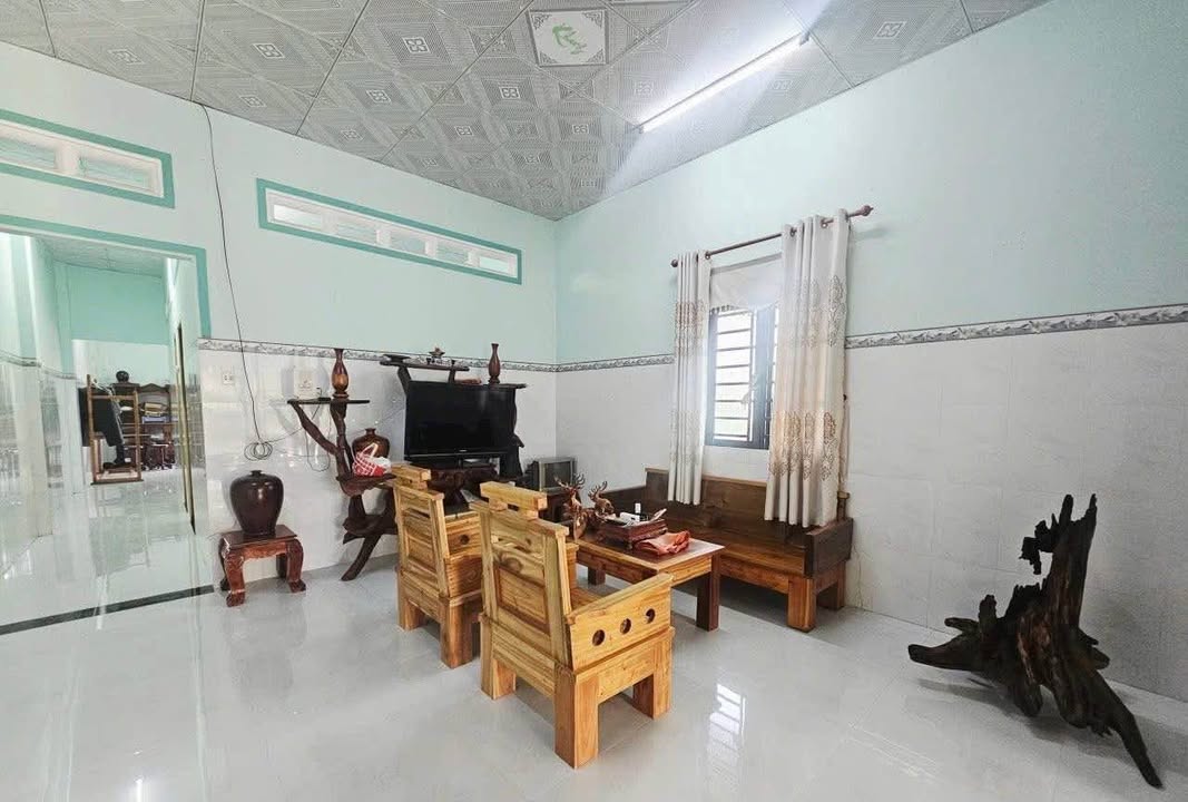 Nhà Mặt Tiền Đường Liên Xã, Tây Ninh 276m² giá 1 tỷ - Kinh doanh thuận lợi!